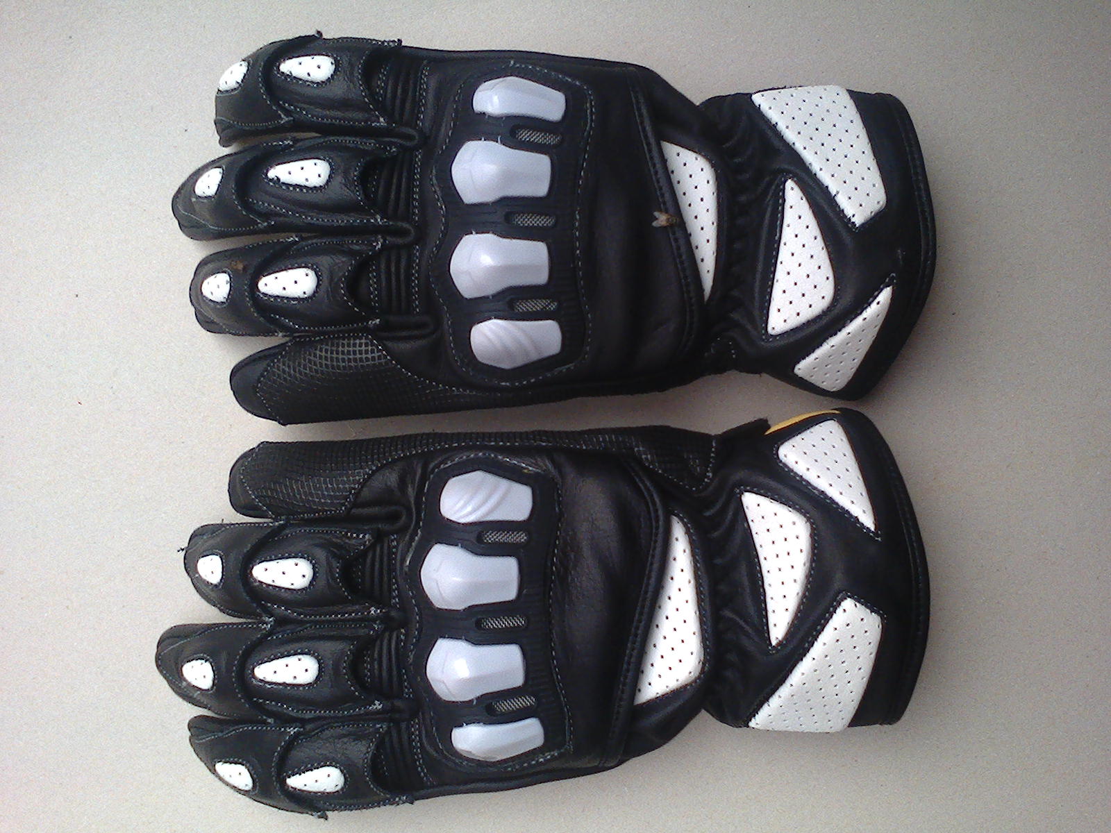 MOTOR BIKE GLOVES